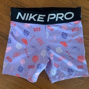 Nike pro Dri-fit kids girl shorts size medium. Like new, excellent condition.
